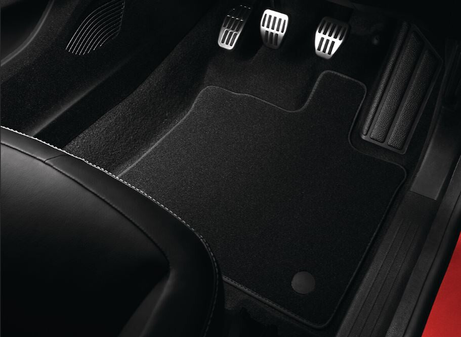 Sport pedal assembly for manual gearbox