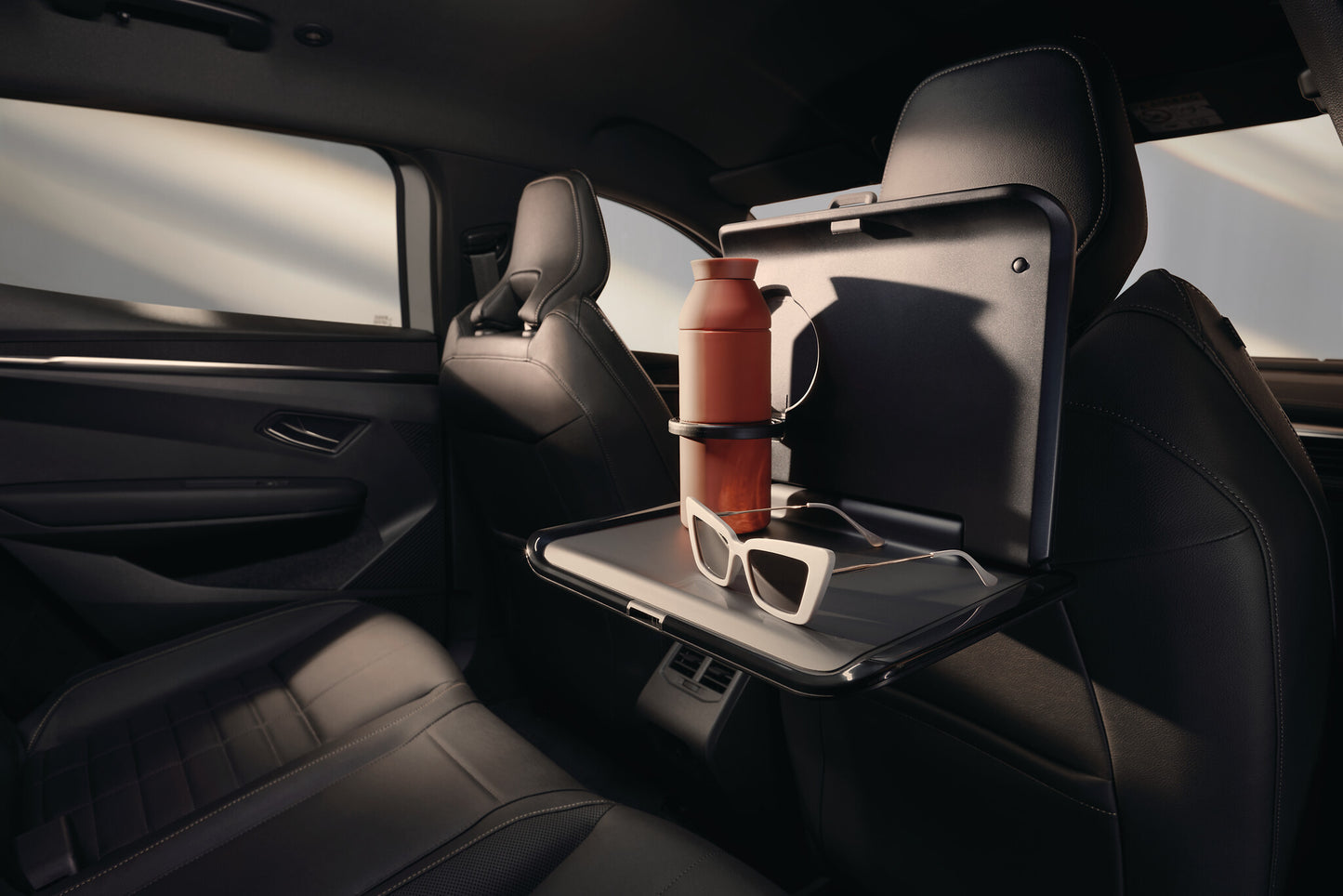 Rear parcel shelf on multifunction system