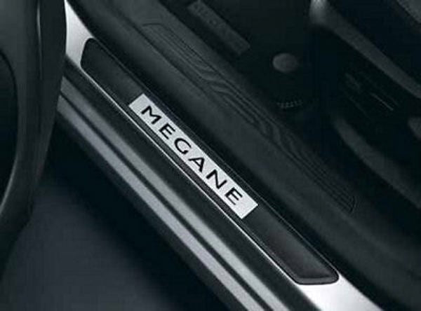 Megane IV Front Door Sill Protectors: Texture Black