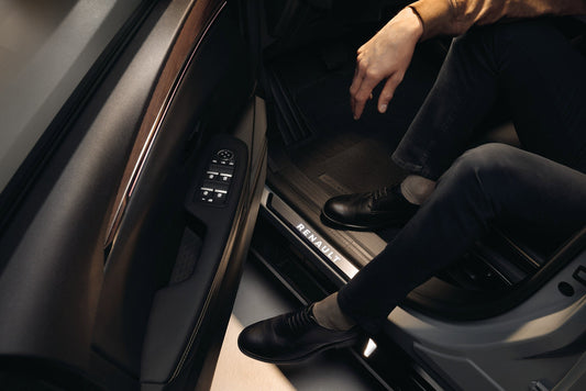 Megane E-Tech Floor Mats: Premium Textile, Gold Accents